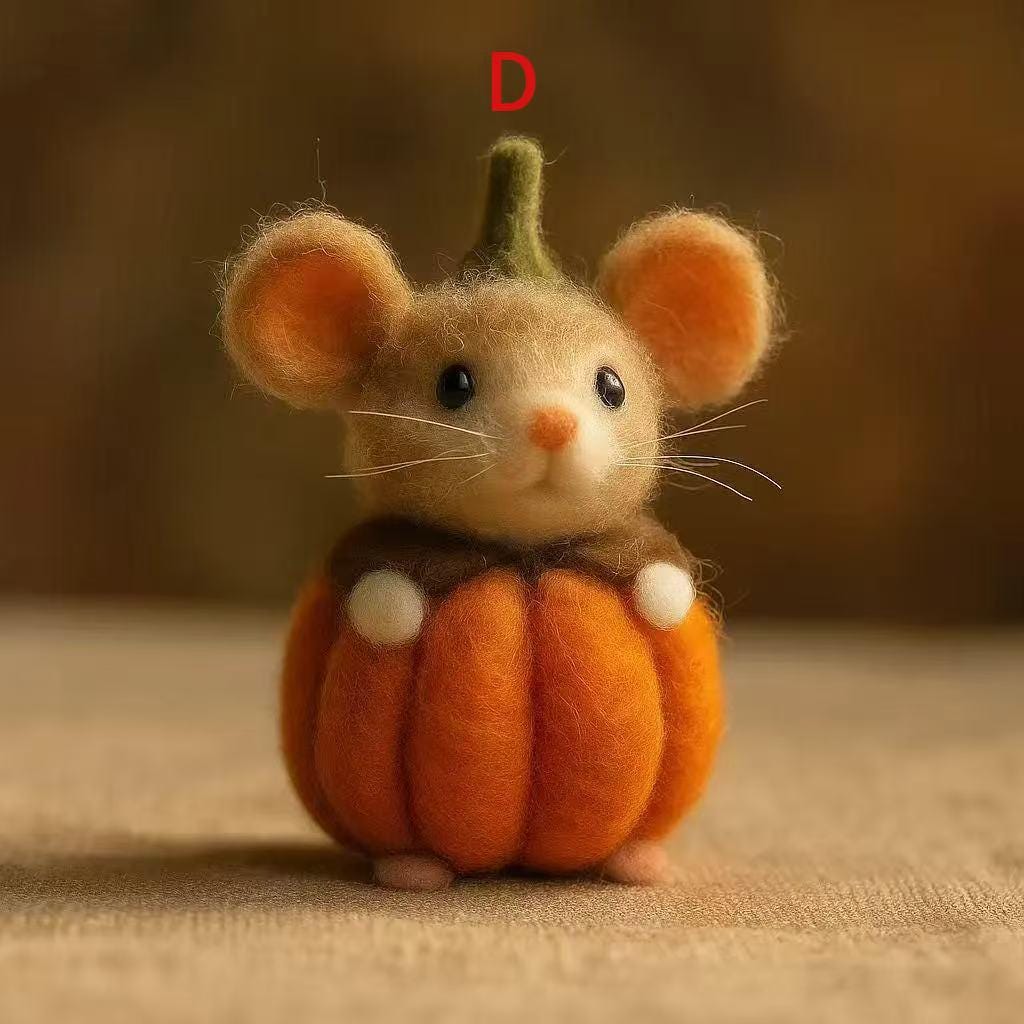 Needle Felted Halloween Pumpkin Mouse – Handmade Wool Felt Figurine – Cute Spooky Fall Decoration, Rustic Autumn Gift Idea