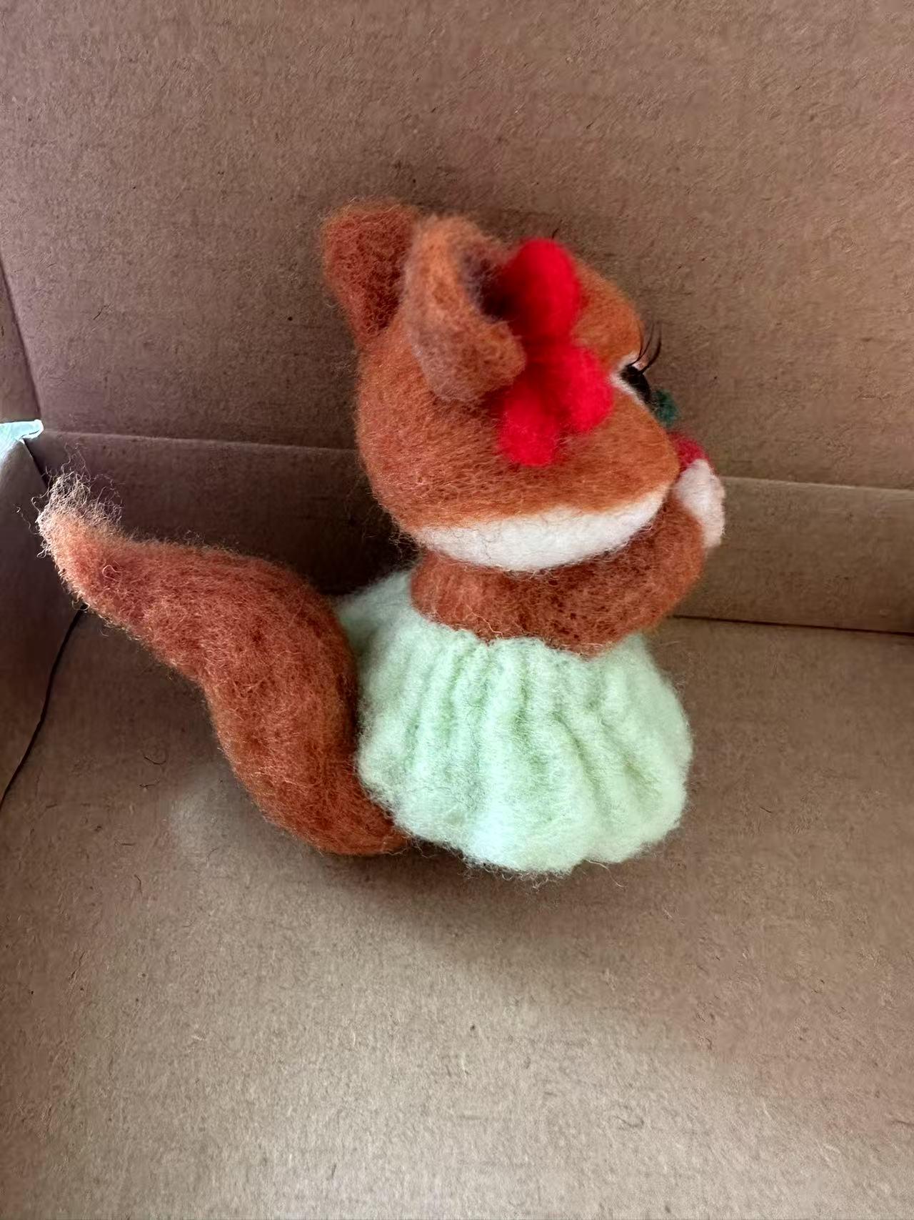 Handmade Felt Squirrel Figurine – Cute Wool Animal with Santa Hat or Apple, Winter Woodland Christmas Gift Decor