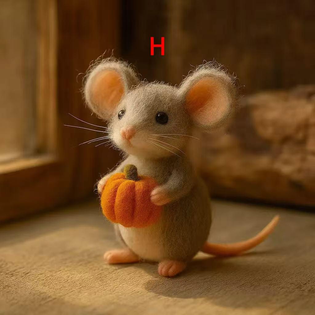 Needle Felted Halloween Pumpkin Mouse – Handmade Wool Felt Figurine – Cute Spooky Fall Decoration, Rustic Autumn Gift Idea