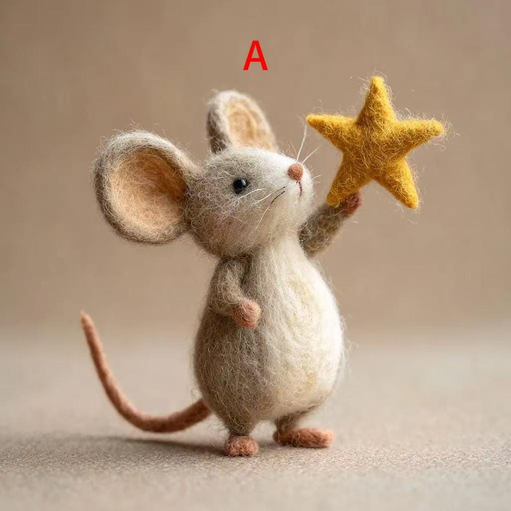 Felted Wool Christmas Mouse Holding Star – Handmade Needle Felt Sculpture, Winter Holiday Decoration, Perfect for Christmas Tree Ornament