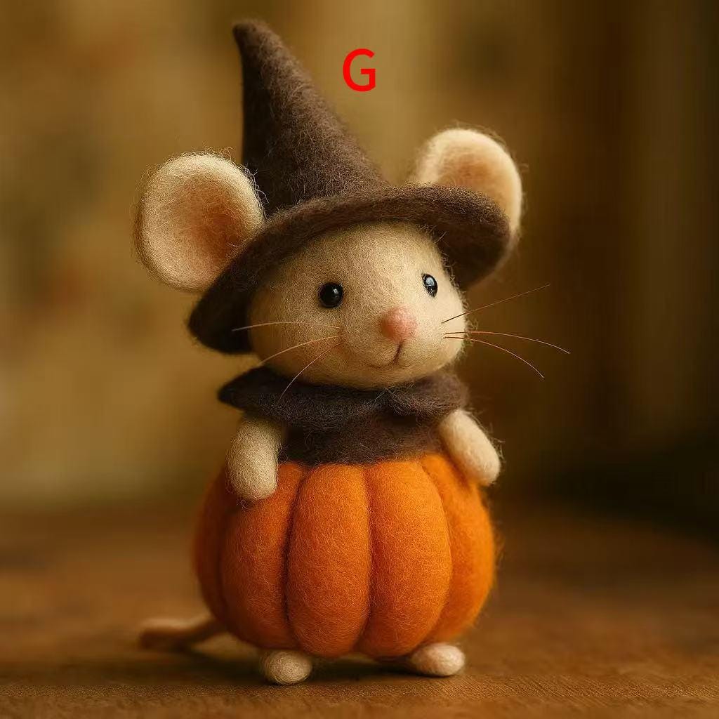 Needle Felted Halloween Pumpkin Mouse – Handmade Wool Felt Figurine – Cute Spooky Fall Decoration, Rustic Autumn Gift Idea