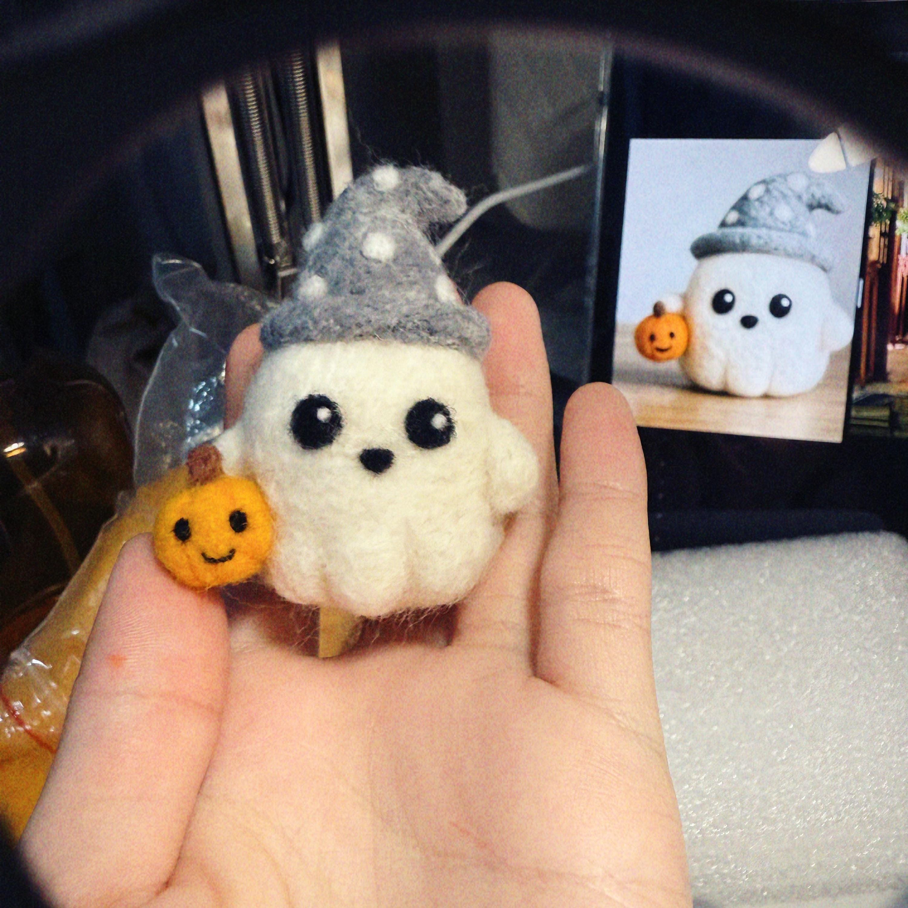 Handmade Needle Felted Halloween Cat Pumpkin Ghost – Wool Felt Black Cat Plush – Cute Spooky Fall Home Decor – Trick or Treat Gift