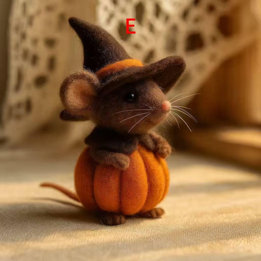 Needle Felted Halloween Pumpkin Mouse – Handmade Wool Felt Figurine – Cute Spooky Fall Decoration, Rustic Autumn Gift Idea