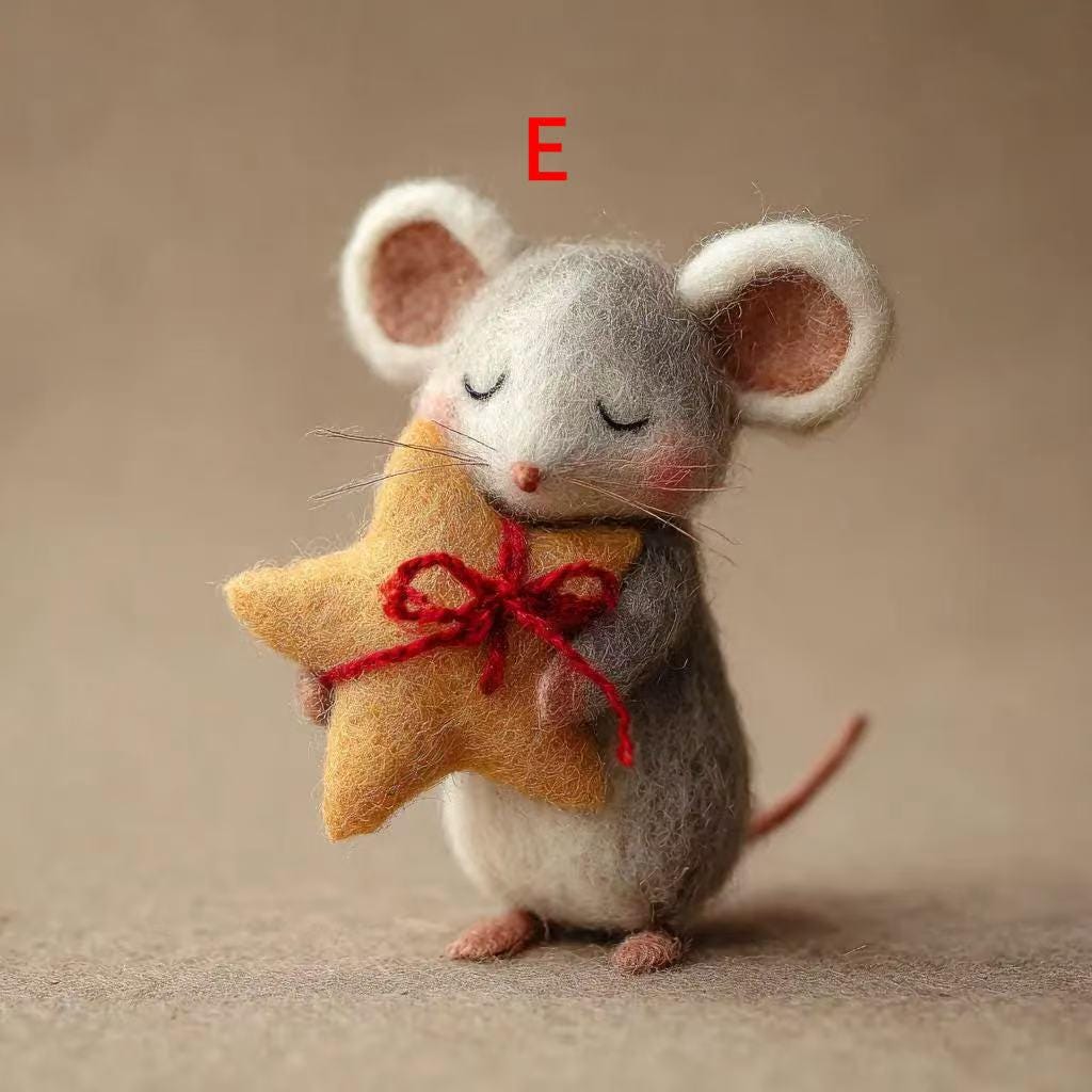 Handmade Needle Felted Christmas Mouse – Cute Wool Felt Mouse Figurine Holding Cheese, Cozy Holiday Home Decor, Gift for Christmas