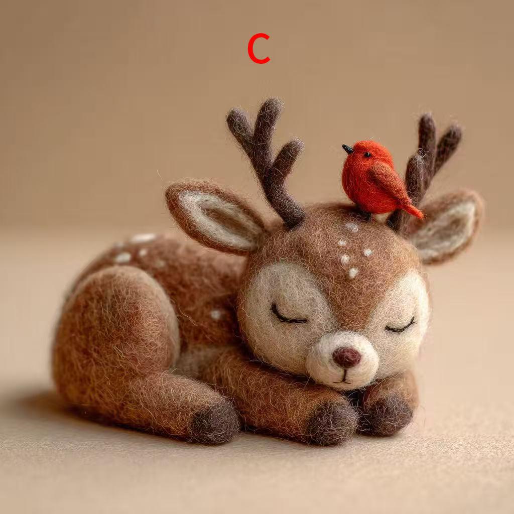 Adorable Wool Felt Reindeer – Mini Needle Felted Christmas Animal Figurine, Handmade Winter Ornament, Perfect for Christmas Tree Ornament