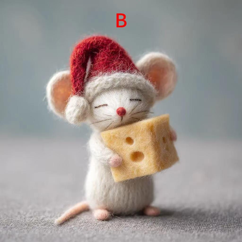 Handmade Needle Felted Christmas Mouse – Cute Wool Felt Mouse Figurine Holding Cheese, Cozy Holiday Home Decor, Gift for Christmas